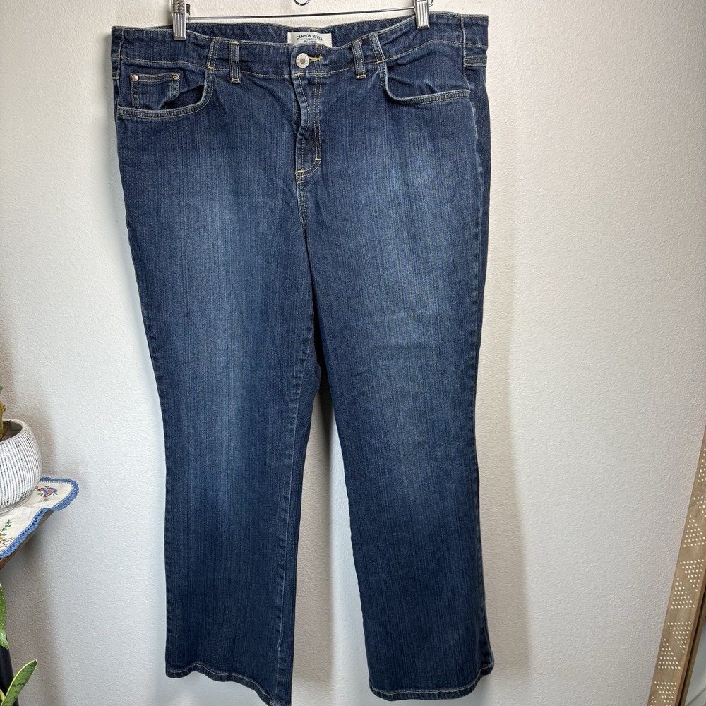 Canyon River Blues Women's Plus 20W ~ Medium Wash Denim Straight Leg Jeans *